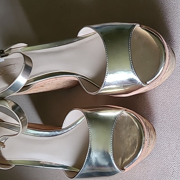 Gold Metallic Platform Heels - Picture 7 of 10